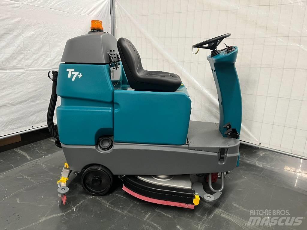 Tennant T7 Вакуумные уборочные машины