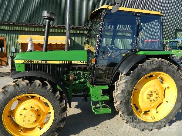 John Deere 2250 Трактора