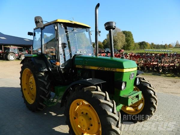 John Deere 2250 Трактора