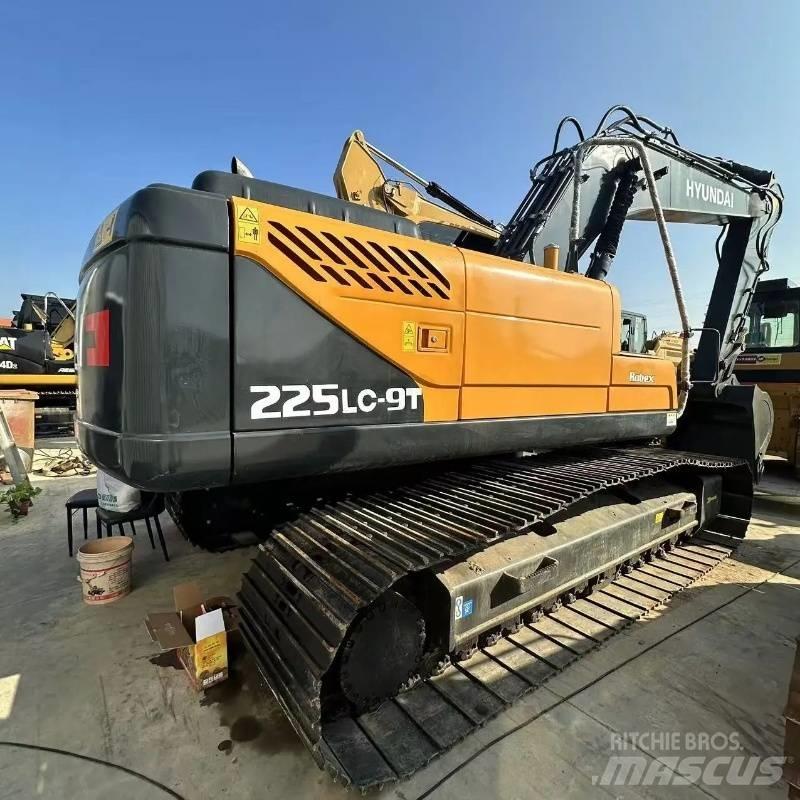 Hyundai R225 Гусеничные экскаваторы