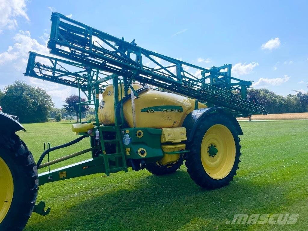 John Deere 732 Прицепные опрыскиватели