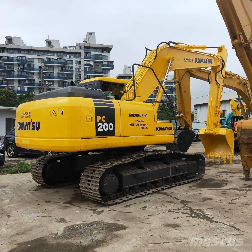 Komatsu PC200-7 Гусеничные экскаваторы