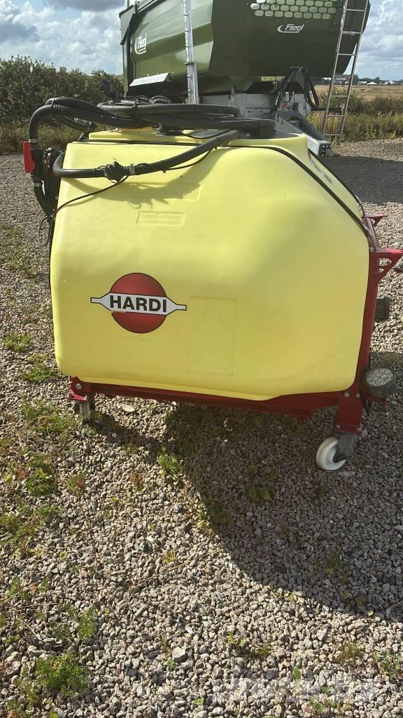 Hardi Fronttank Навесные опрыскиватели