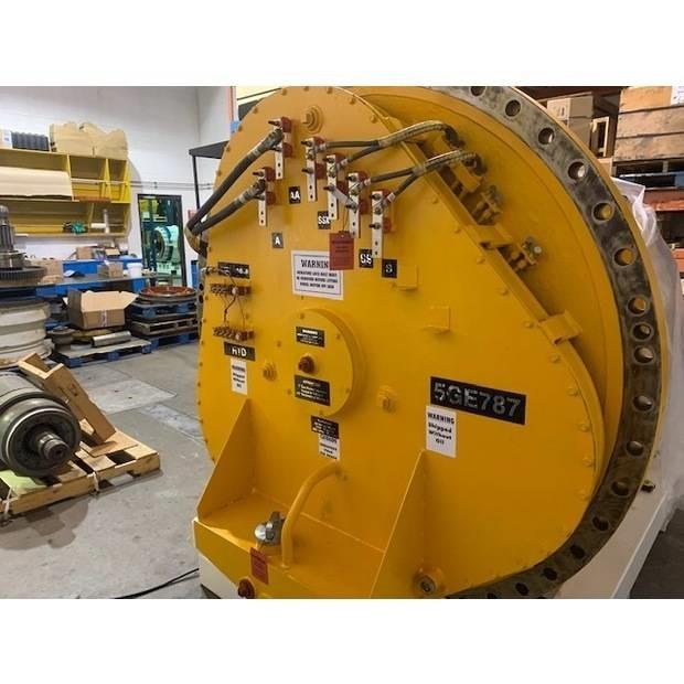 Komatsu 830 E Шарнирно-сочленённые самосвалы