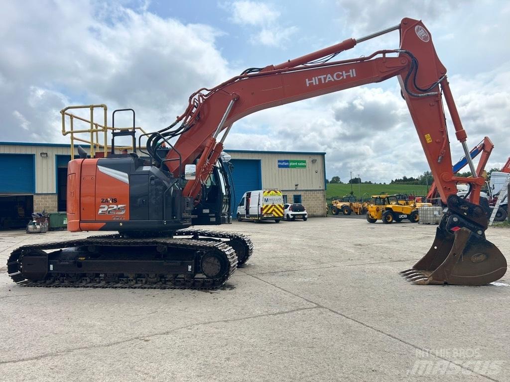 Hitachi ZX225 USLC-7 Гусеничные экскаваторы