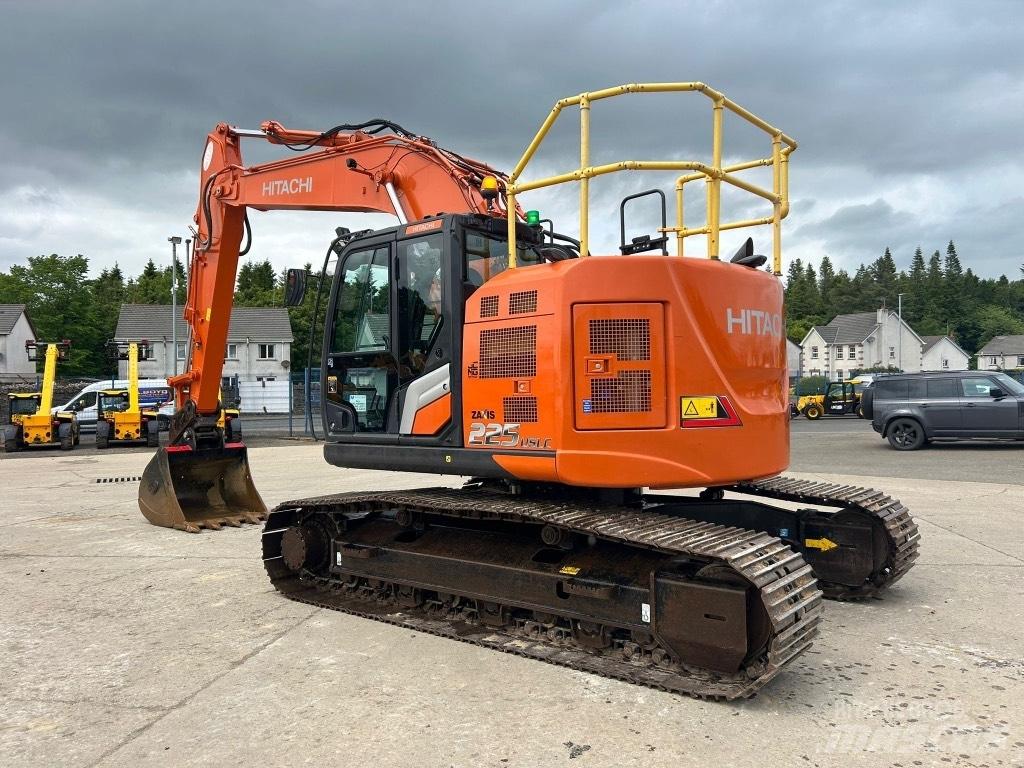 Hitachi ZX225 USLC-7 Гусеничные экскаваторы