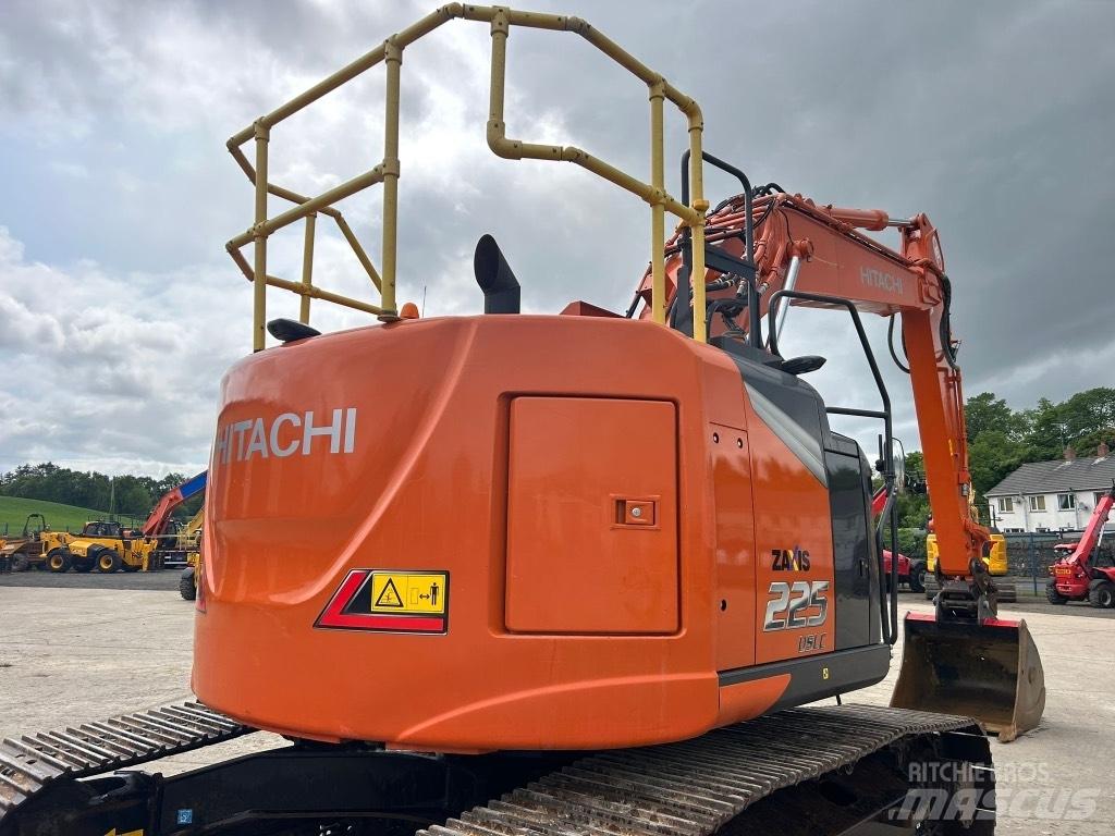 Hitachi ZX225 USLC-7 Гусеничные экскаваторы