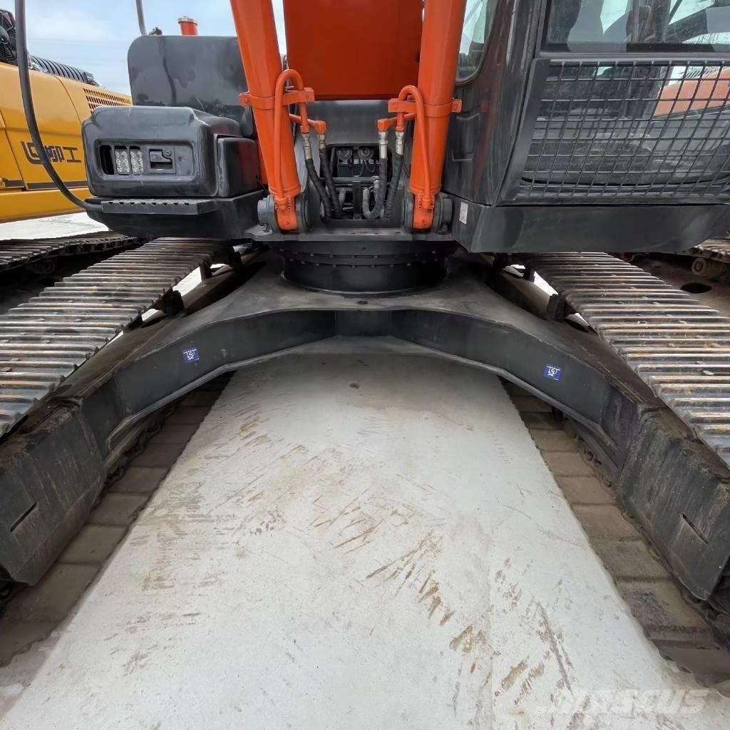 Hitachi ZX 240 Гусеничные экскаваторы