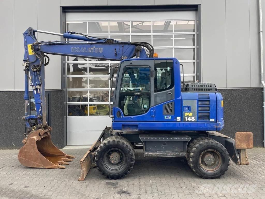 Komatsu PW148-8 Колёсные экскаваторы