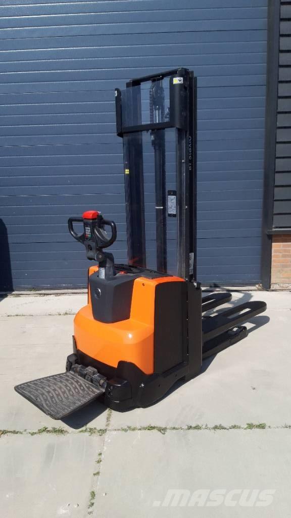 BT SWE 120 Самоходные электроштабелёры