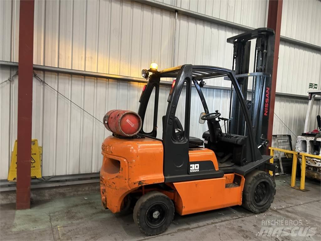 Nissan UGDO2A30PQ Газовые погрузчики