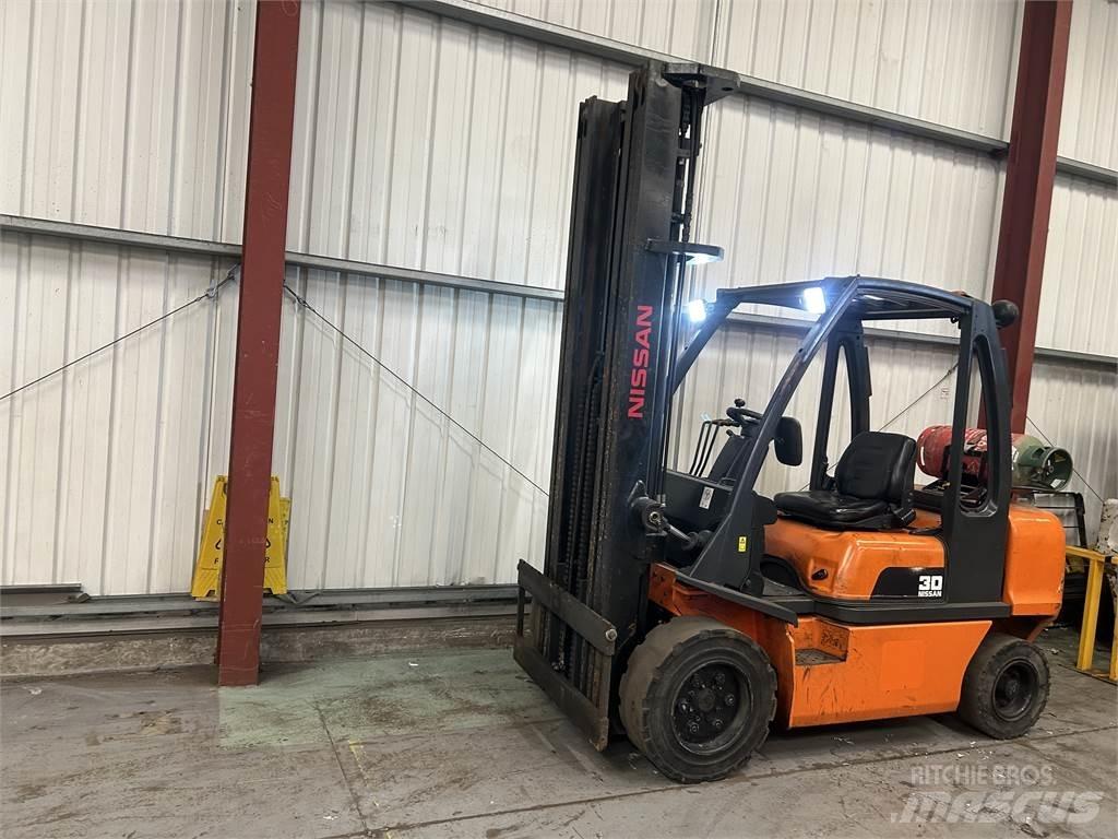 Nissan UGDO2A30PQ Газовые погрузчики