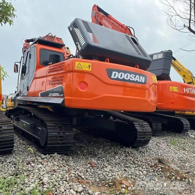 Doosan DX 225 Гусеничные экскаваторы