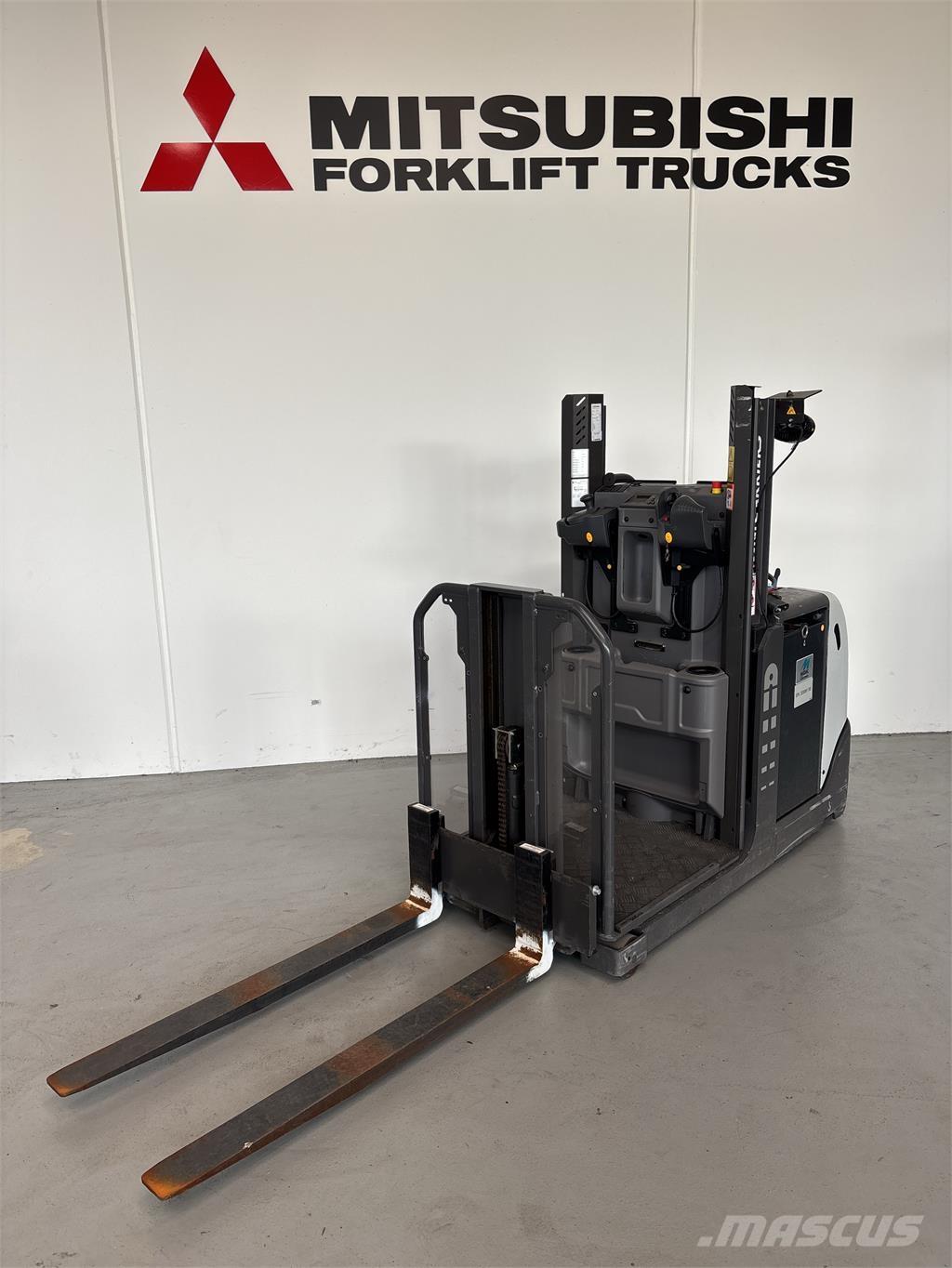 UniCarriers EPL100 Горизонтальные комплектовщики