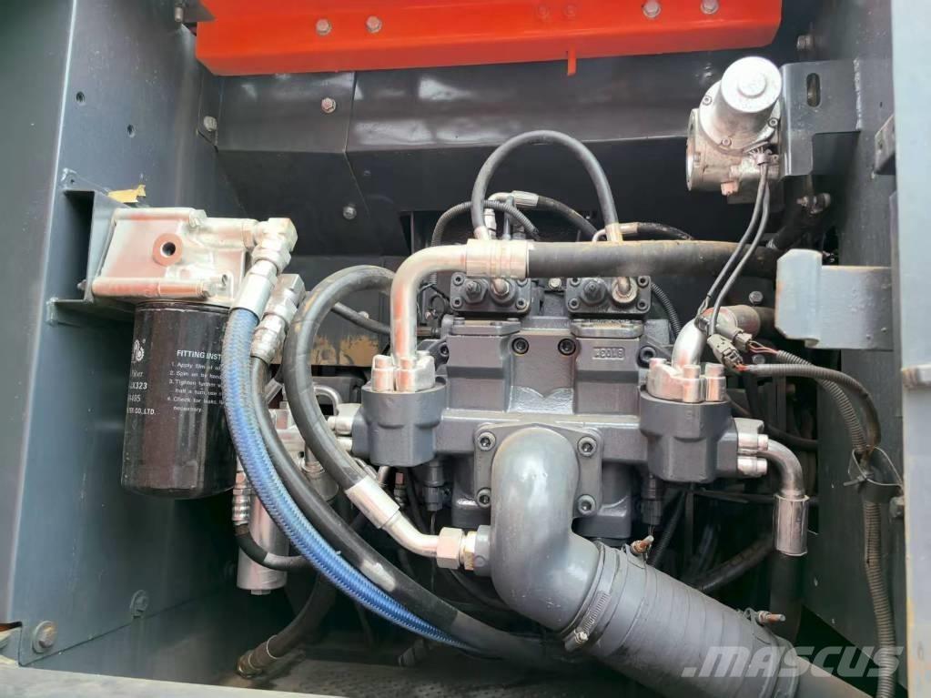 Hitachi ZX 240 HG Гусеничные экскаваторы