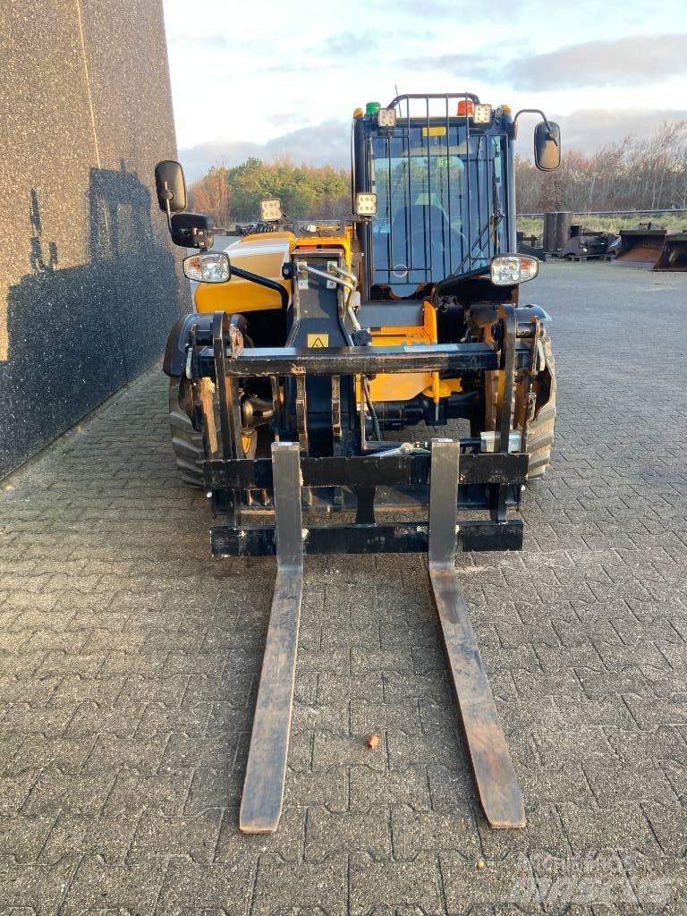 JCB 525-60 E Телескопические погрузчики