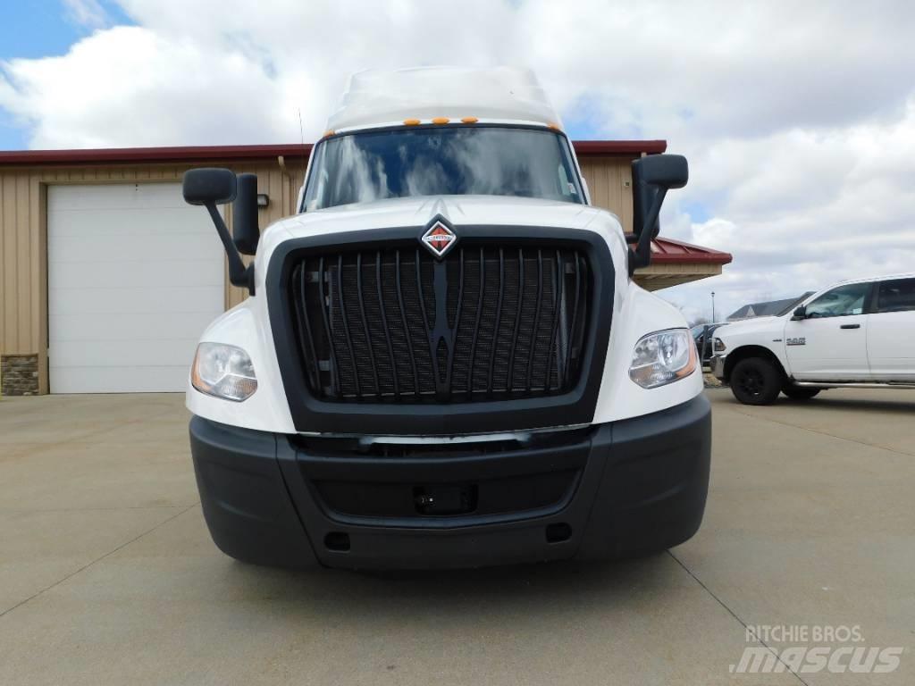 International LT 625 Седельные тягачи