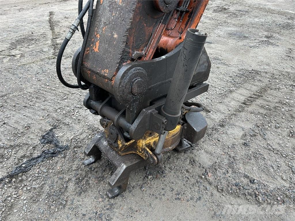 Hitachi ZX210LC-3 Гусеничные экскаваторы