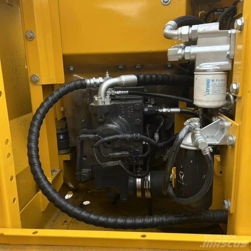 Komatsu 130-7 Гусеничные экскаваторы