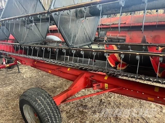 Massey Ferguson 30 Зерноуборочные комбайны