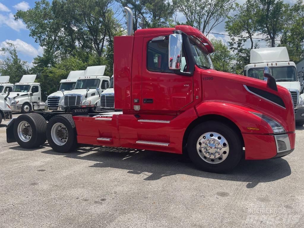 Volvo VNL64T300 Седельные тягачи