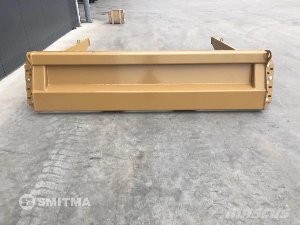 CAT 725C Tailgates