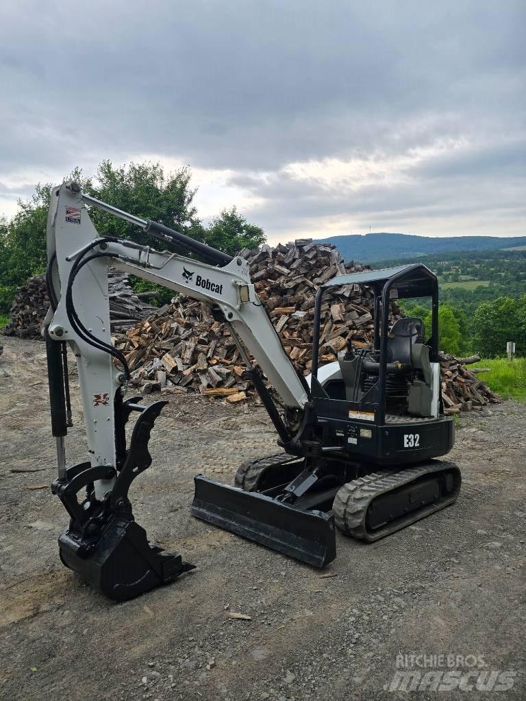 Bobcat E 32 Мини-экскаваторы