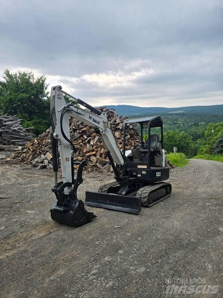 Bobcat E 32 Мини-экскаваторы