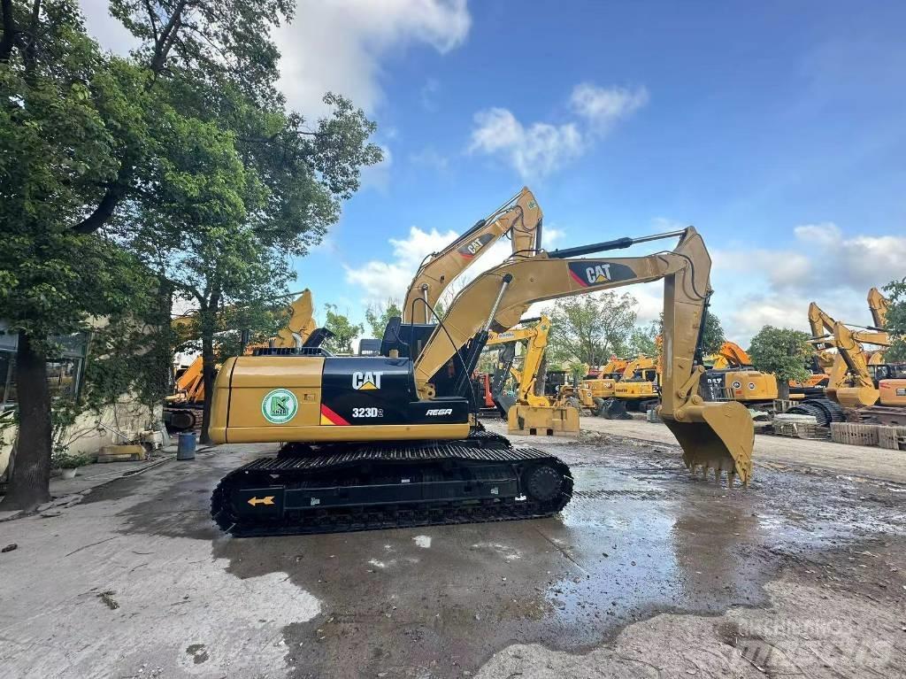 CAT 323 D Гусеничные экскаваторы