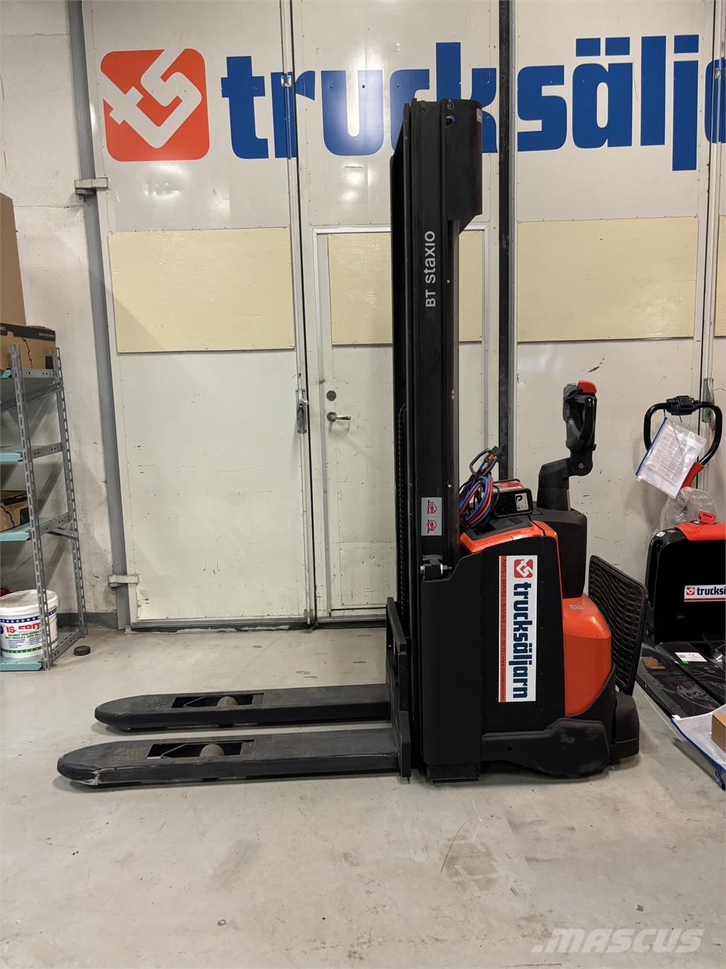 Toyota SWE120 Самоходные электроштабелёры