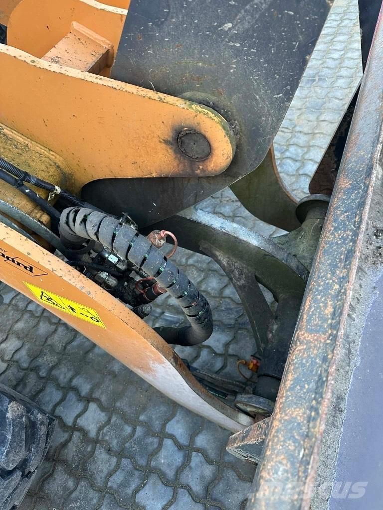 CASE 321 F Фронтальные погрузчики