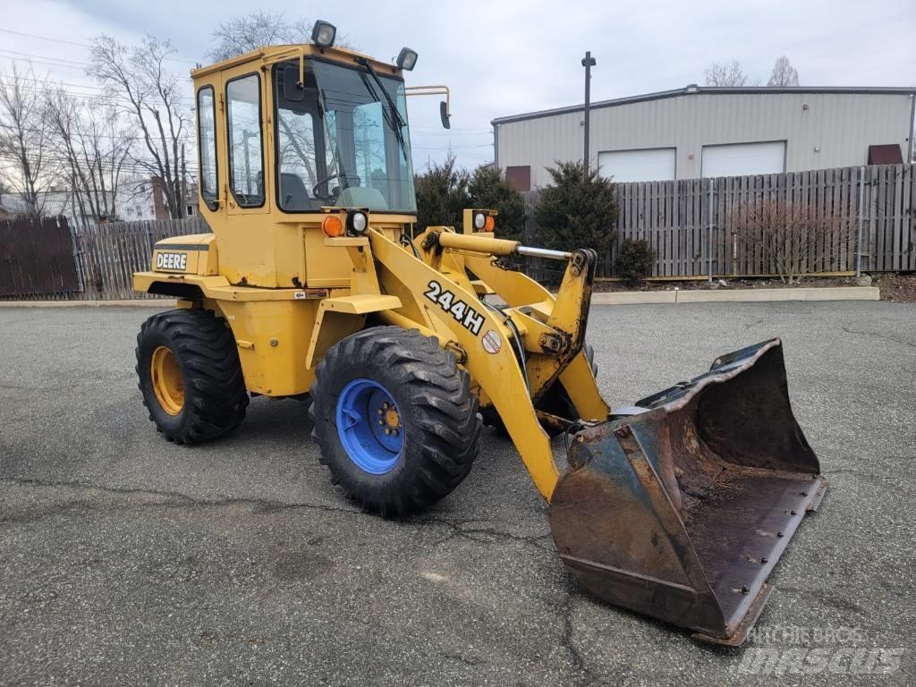 John Deere 244H Фронтальные погрузчики