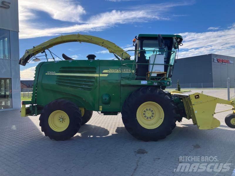 John Deere 7300 Самоходные кормоуборочные комбайны