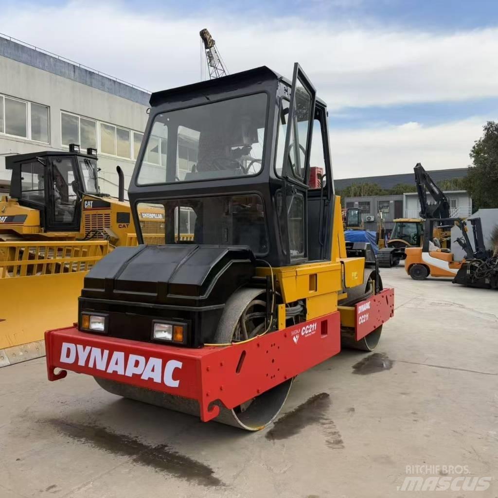 Dynapac CC 211 Катки тротуарные