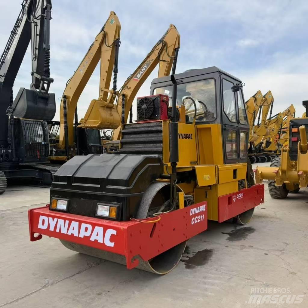 Dynapac CC 211 Катки тротуарные