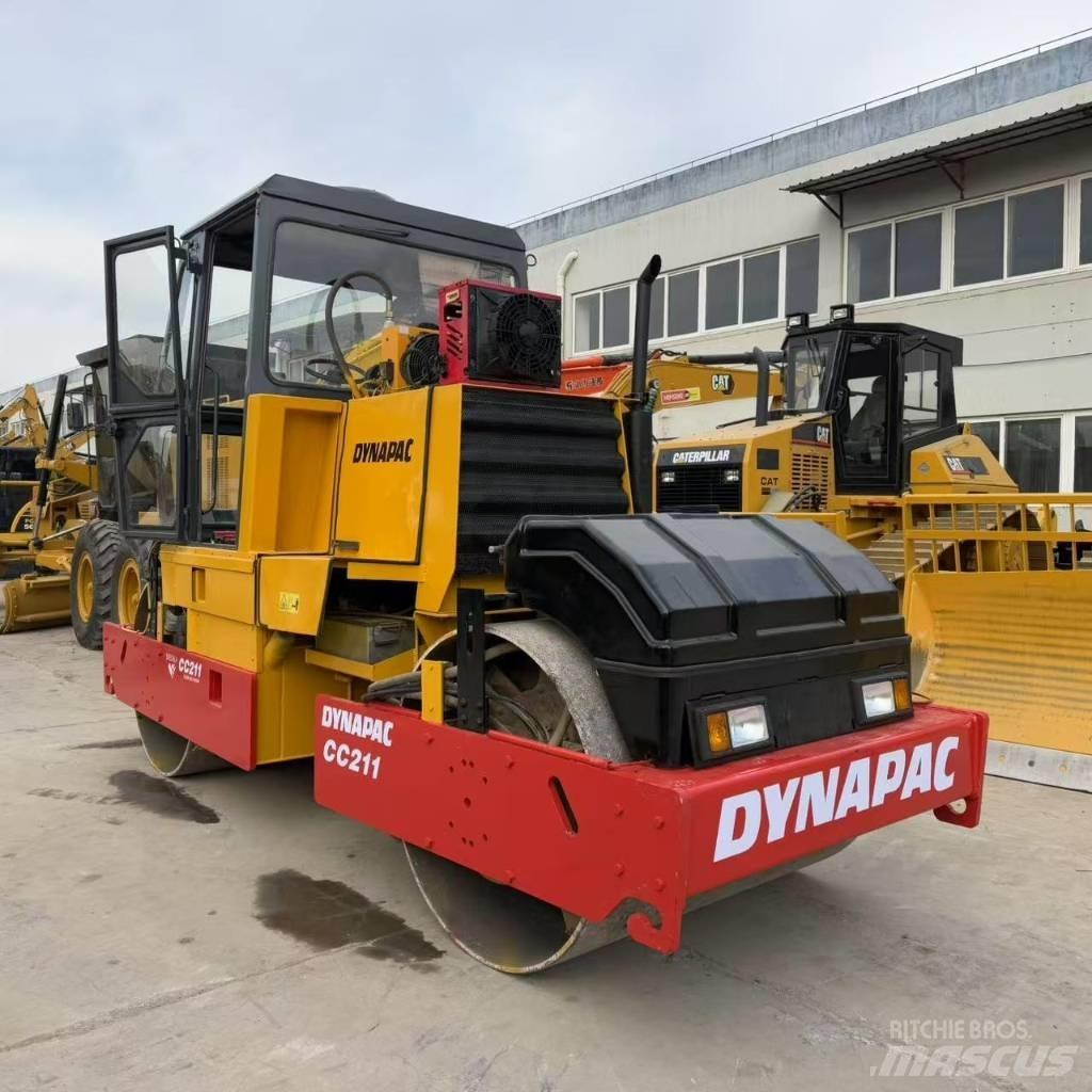 Dynapac CC 211 Катки тротуарные