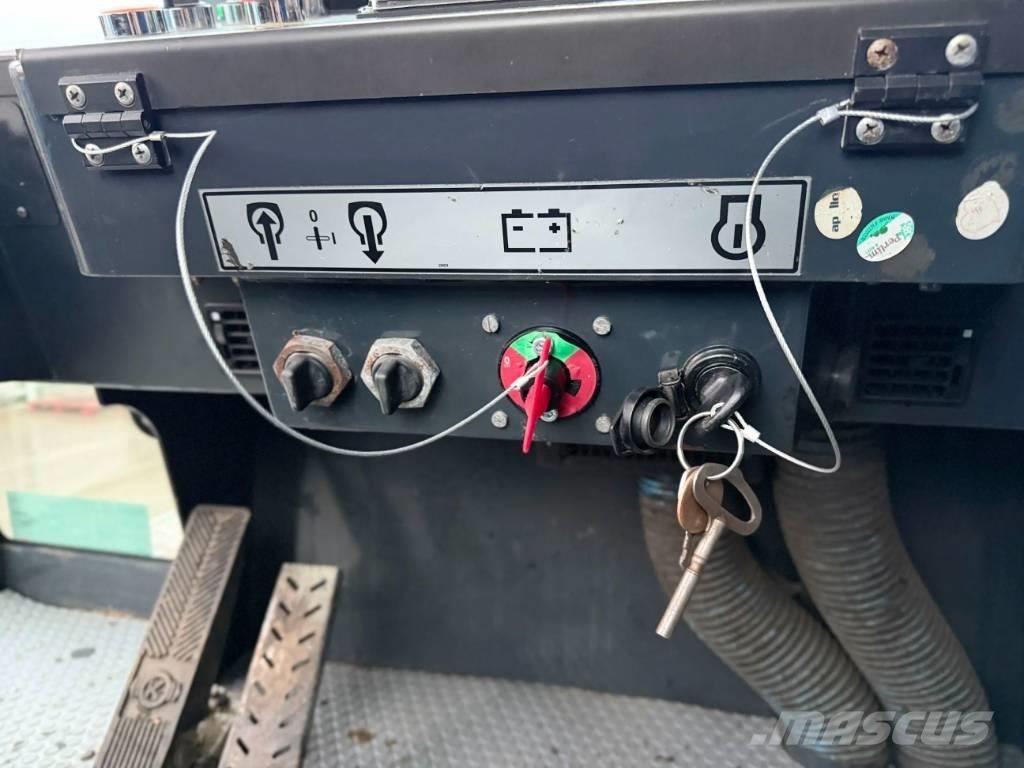 Bomag BW24R Пневматические катки