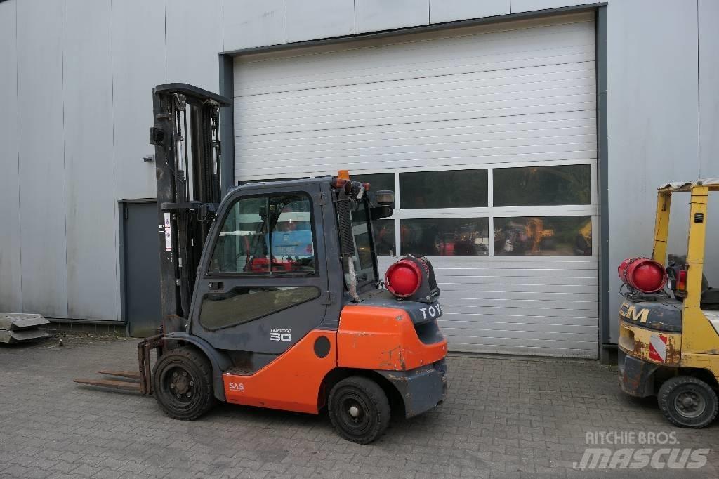 Toyota 02-8 FGF 30 Газовые погрузчики