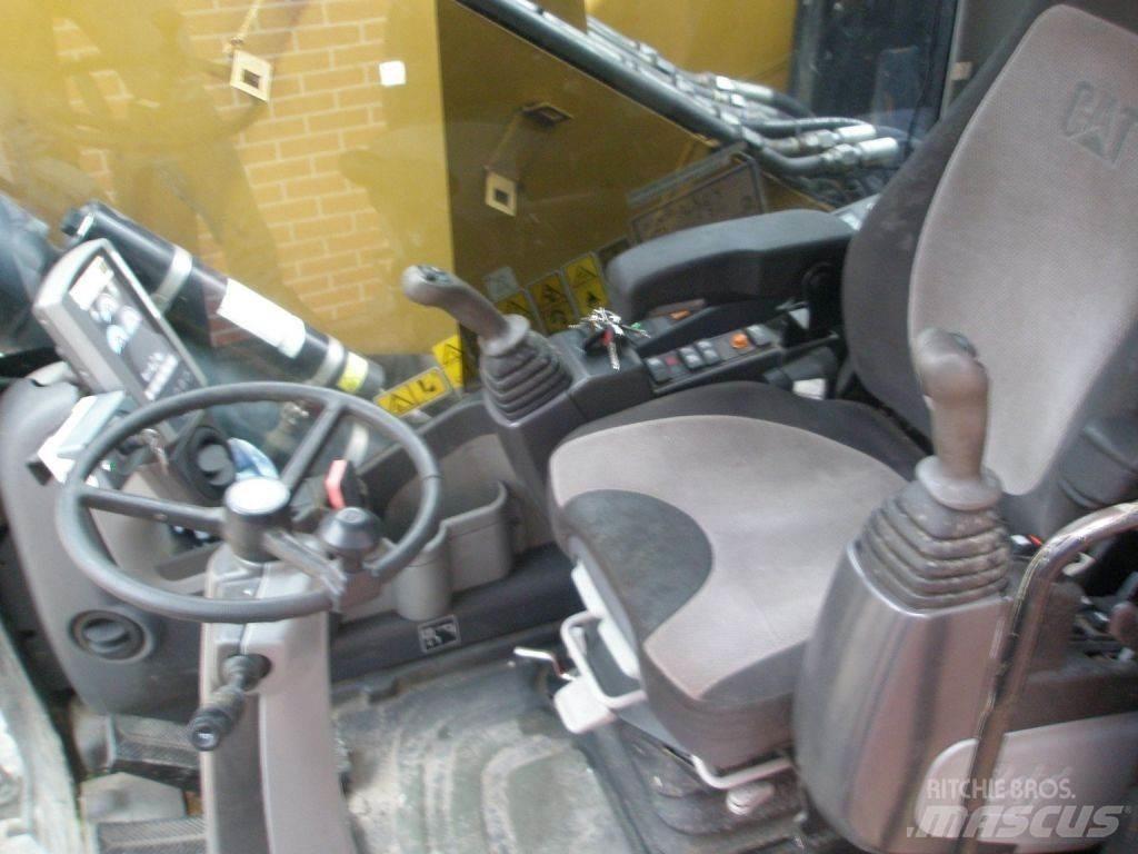 CAT M318D Колёсные экскаваторы