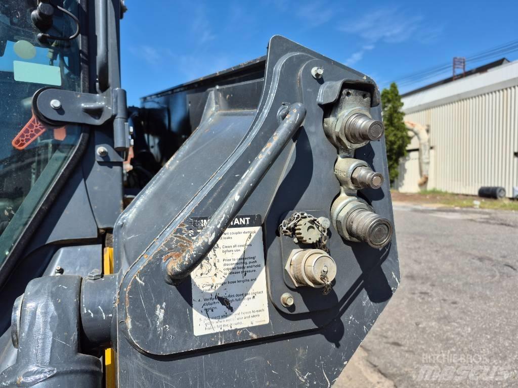 John Deere 331G Мини-погрузчики