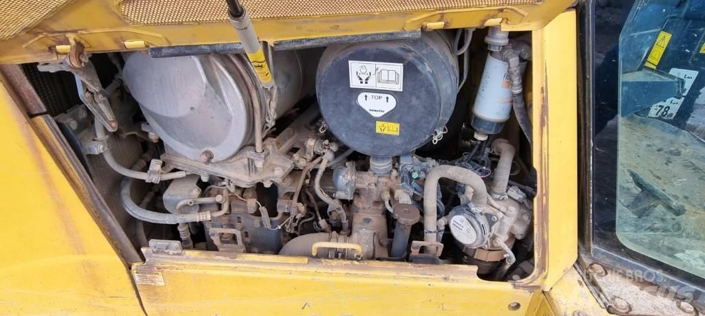 Komatsu D 65 PX-17 Гусеничные бульдозеры