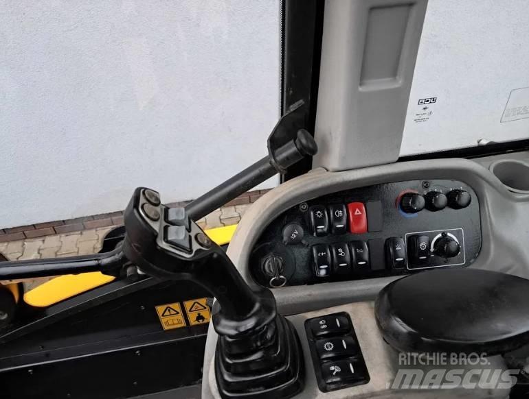 JCB TM 320 S Сельскохозяйственные телескопические погрузчики