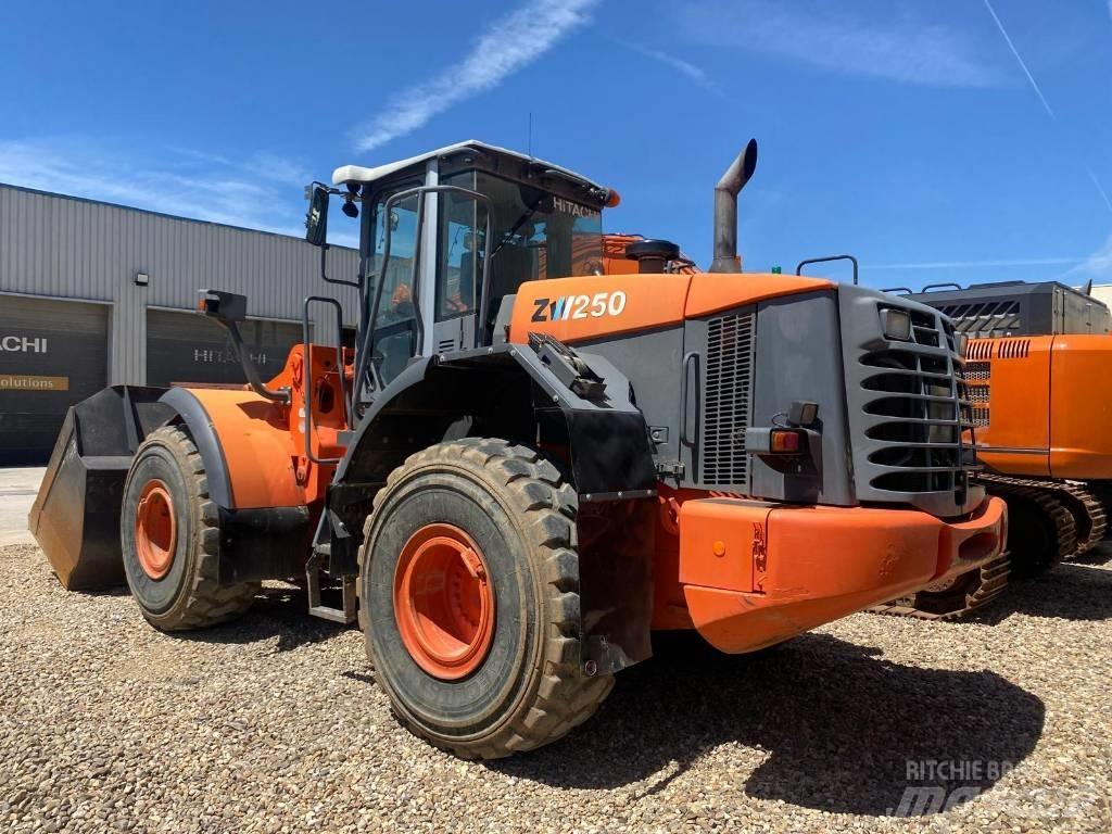 Hitachi ZW 250 Фронтальные погрузчики