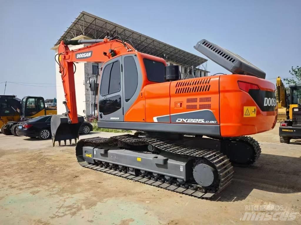 Doosan DX 225 LC Гусеничные экскаваторы