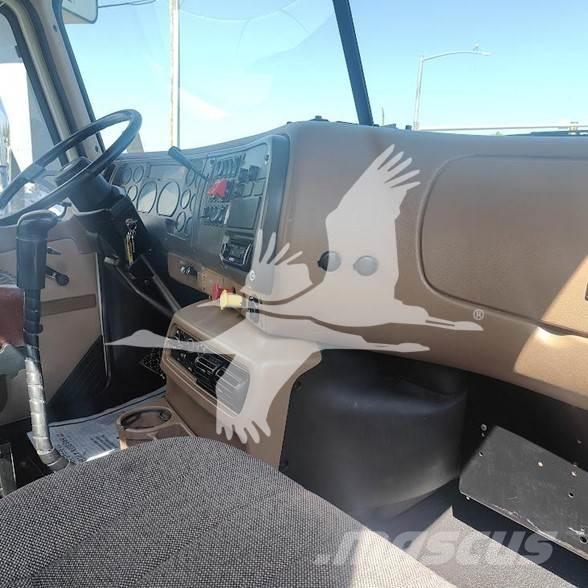 Mack CL733 Седельные тягачи