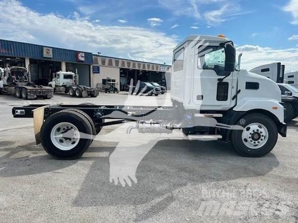 Mack MD6 Шасси с кабиной