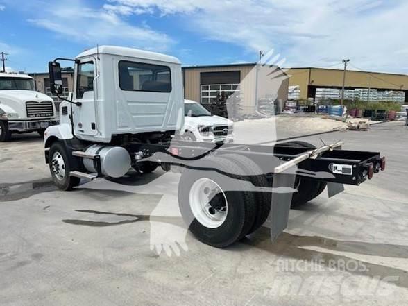 Mack MD6 Шасси с кабиной