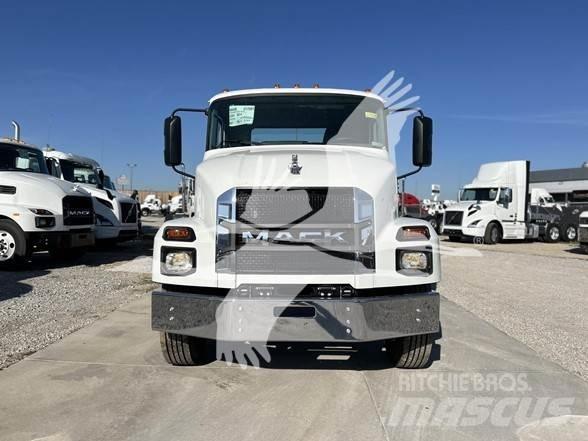 Mack MD6 Шасси с кабиной