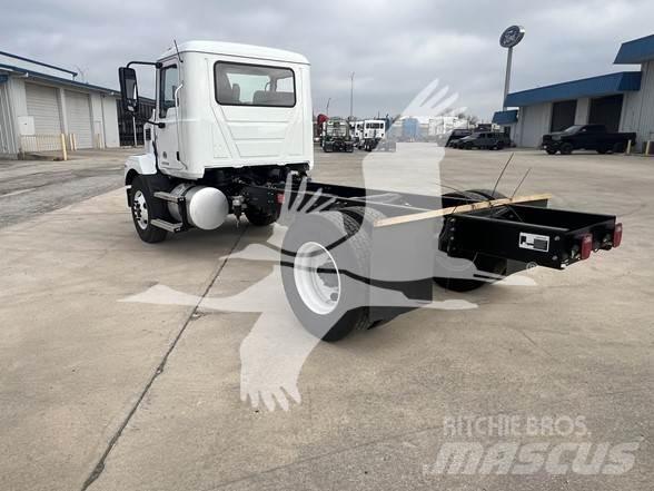 Mack MD6 Шасси с кабиной