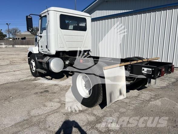Mack MD6 Шасси с кабиной
